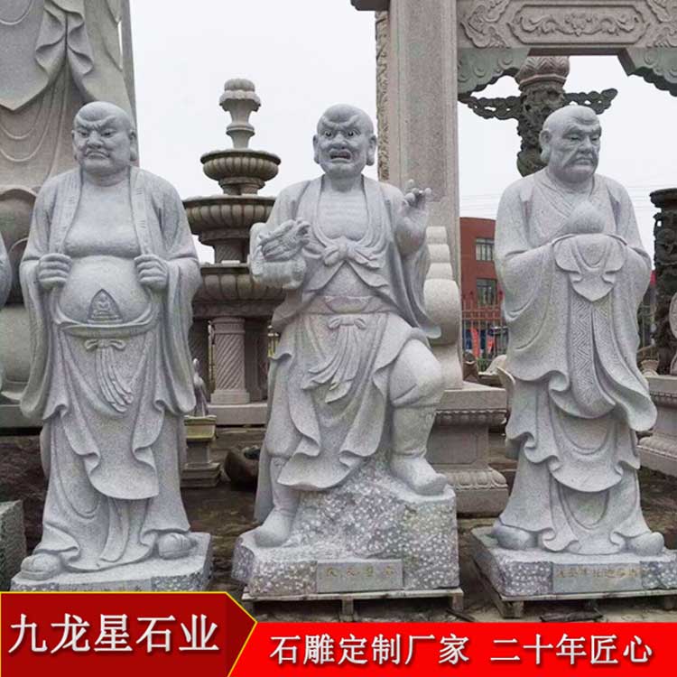 不同材質的十八羅漢石雕像