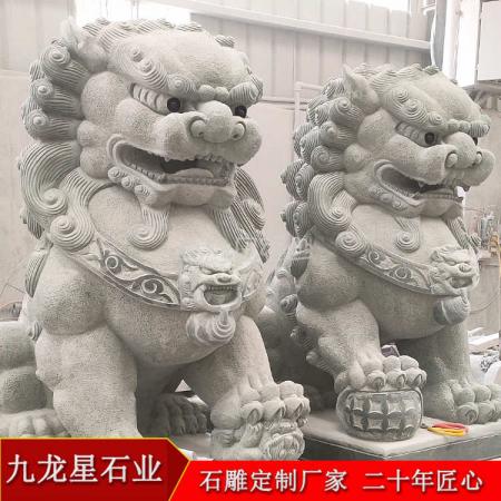 大門口萬源青石雕獅子?云南盈江