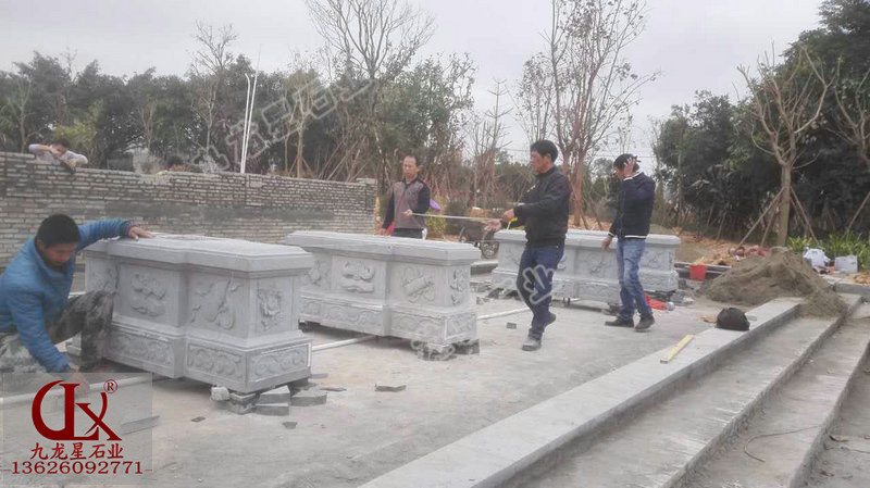 農村村門口牌坊 新農村牌坊的安裝過程