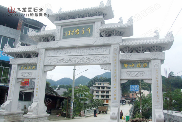 農村村門口牌坊 新農村牌坊的安裝過程