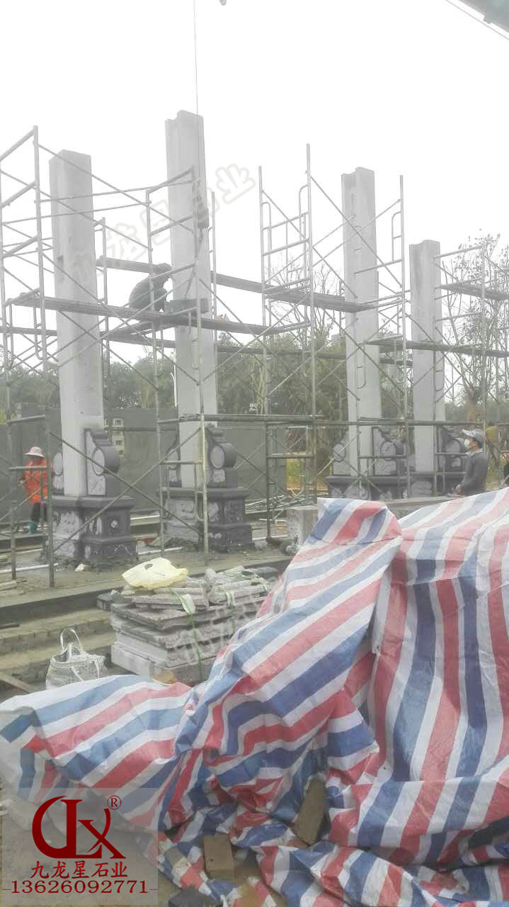 農村村門口牌坊 新農村牌坊的安裝過程