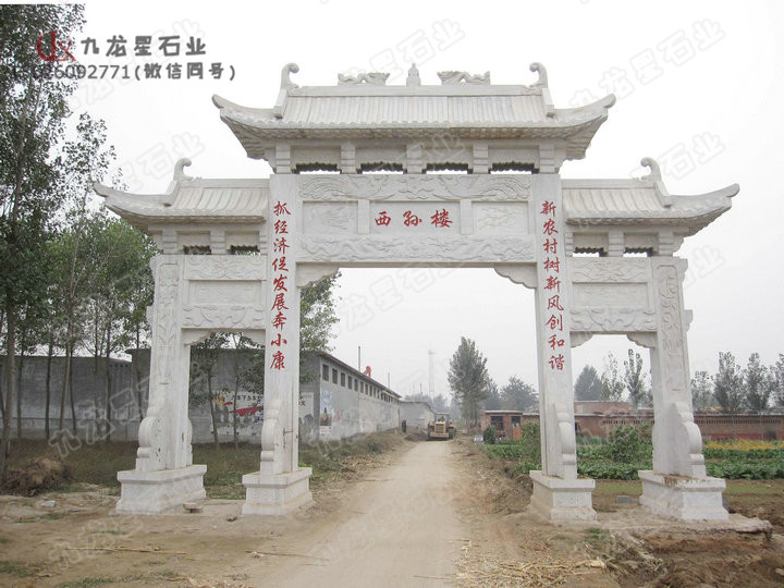 農村村門口牌坊 新農村牌坊的安裝過程