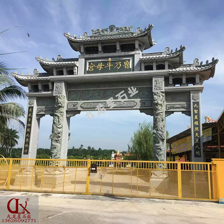 三門三樓的石牌坊圖片